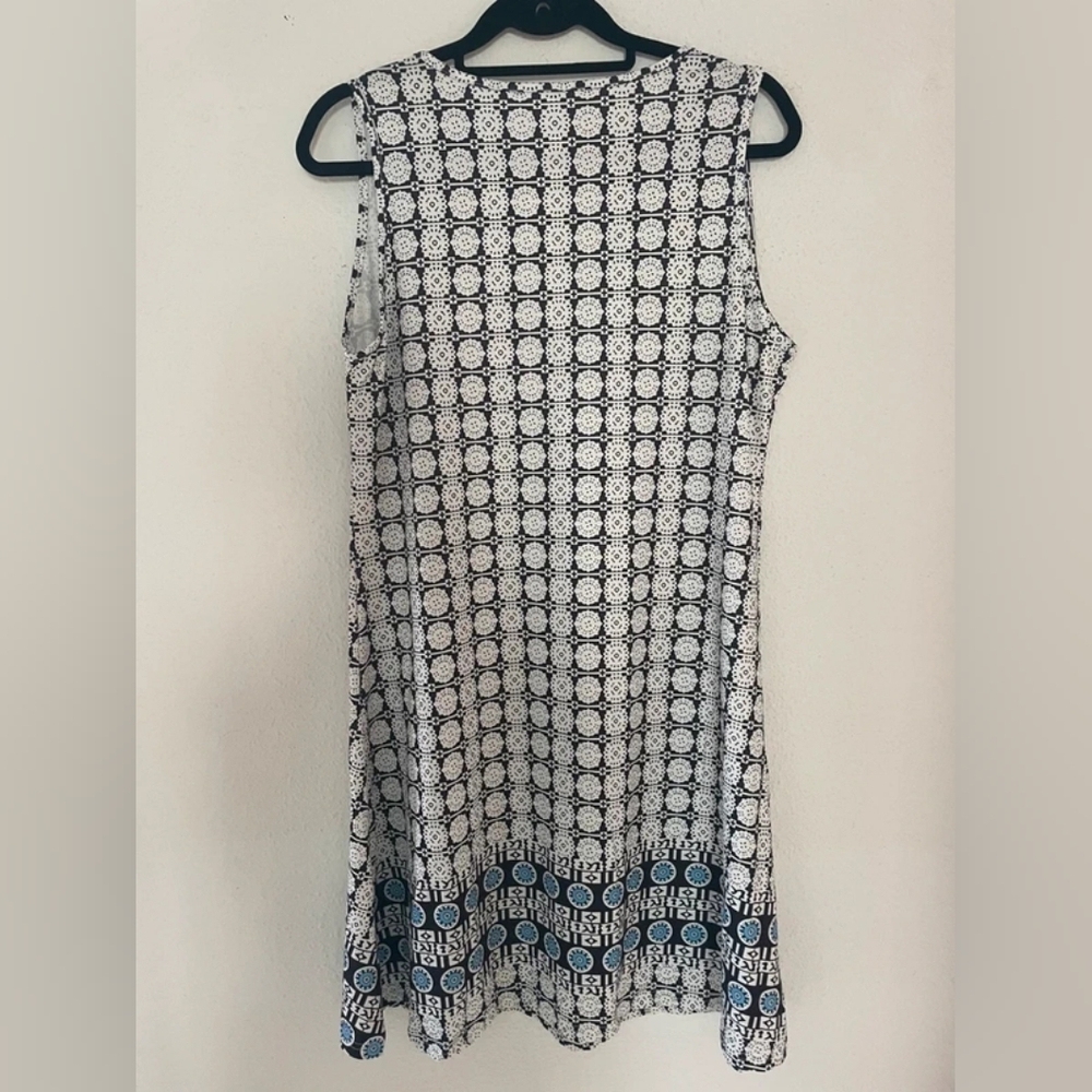 Sleeveless Black & White Geometric Midi Dress with Blue Border - Picture 2 of 5